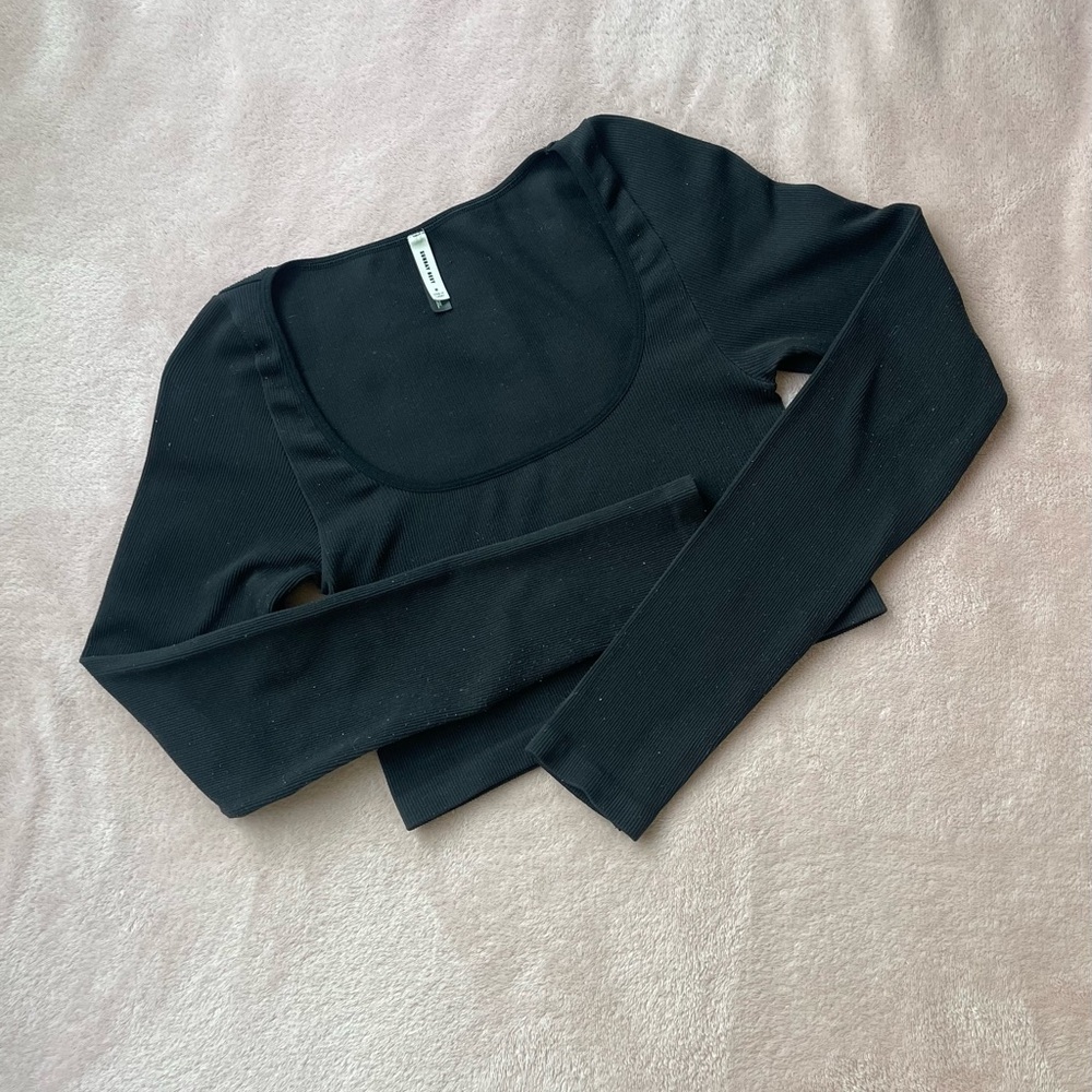 Aritzia Sunday Best seamless long sleeve